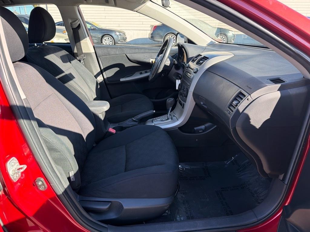 Toyota Corolla Base 5-Speed MT 2010