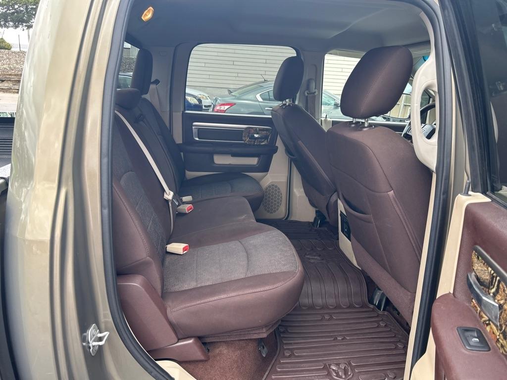 RAM 1500 SLT Crew Cab SWB 4WD 2015