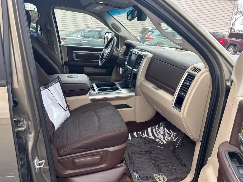 RAM 1500 SLT Crew Cab SWB 4WD 2015