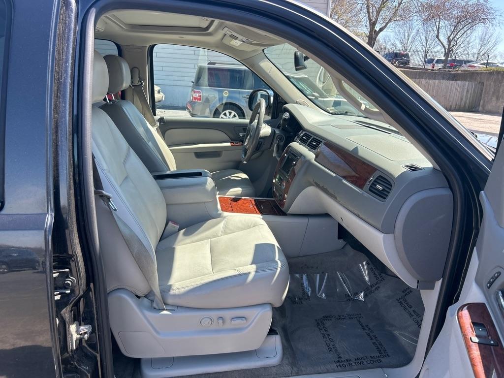 Chevrolet Suburban LTZ 1500 4WD 2011