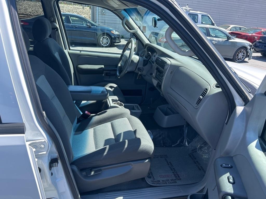 Ford Explorer Sport Trac XLS 2WD 2003