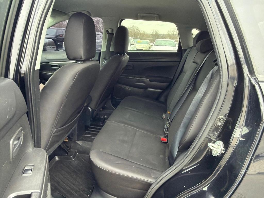 Mitsubishi Outlander Sport ES 2WD 2014