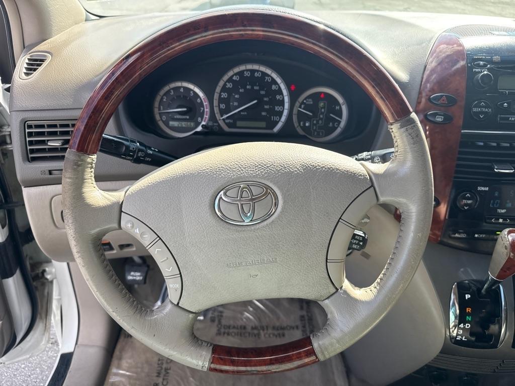 Toyota Sienna XLE Limited AWD 2004