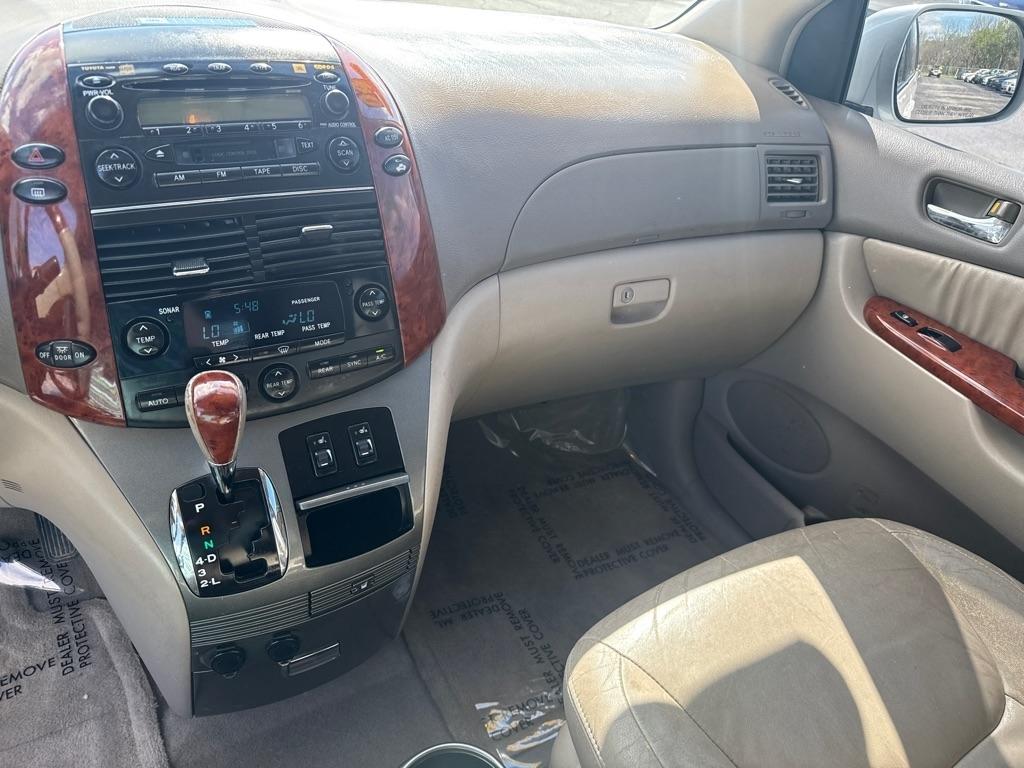 Toyota Sienna XLE Limited AWD 2004