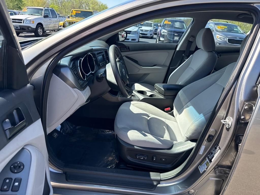 Kia Optima LX MT 2013