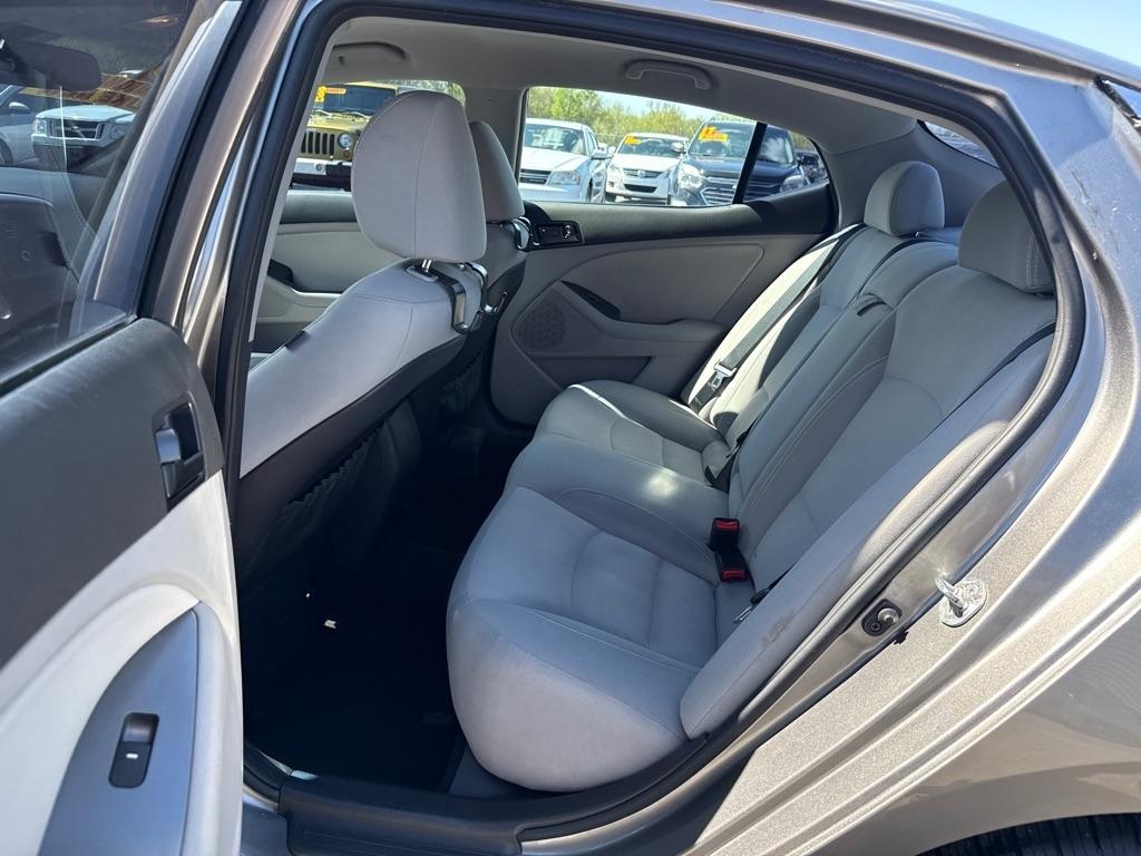 Kia Optima LX MT 2013