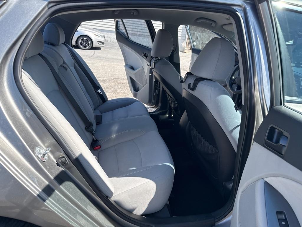 Kia Optima LX MT 2013