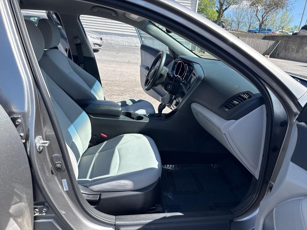 Kia Optima LX MT 2013