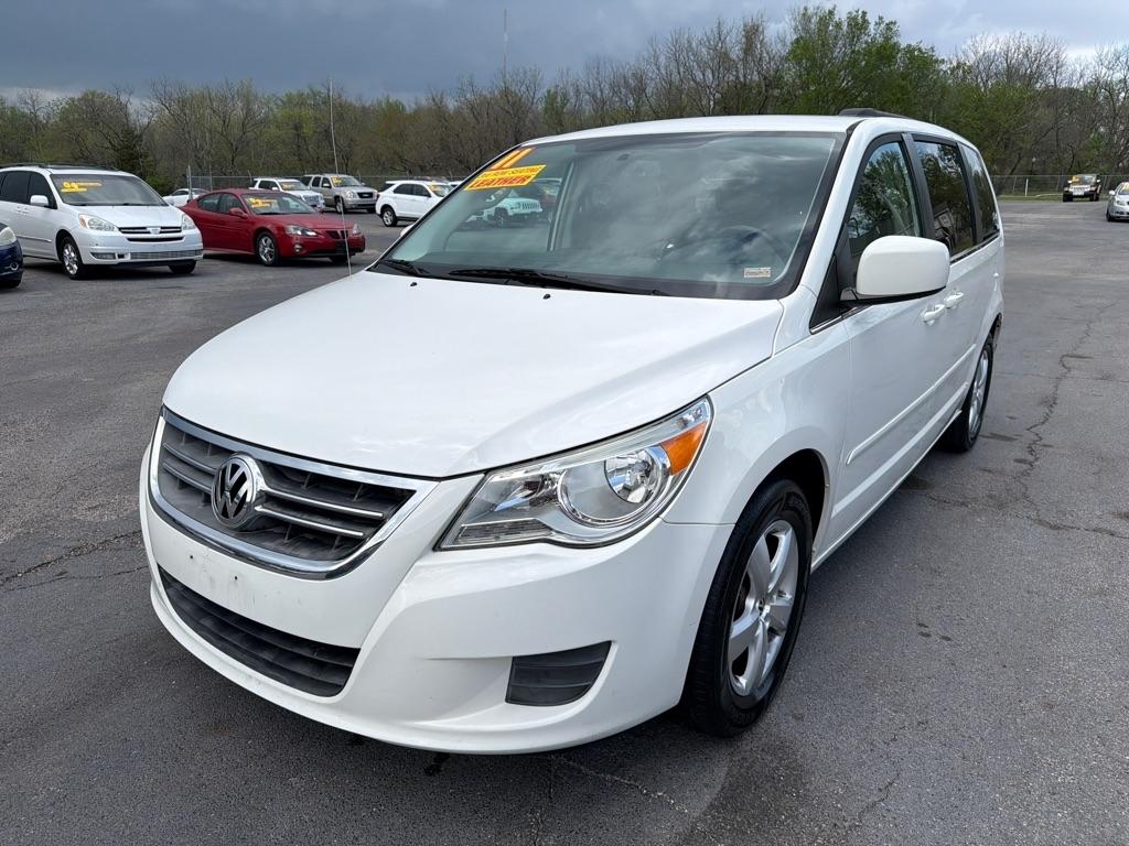 Volkswagen Routan SE 2011