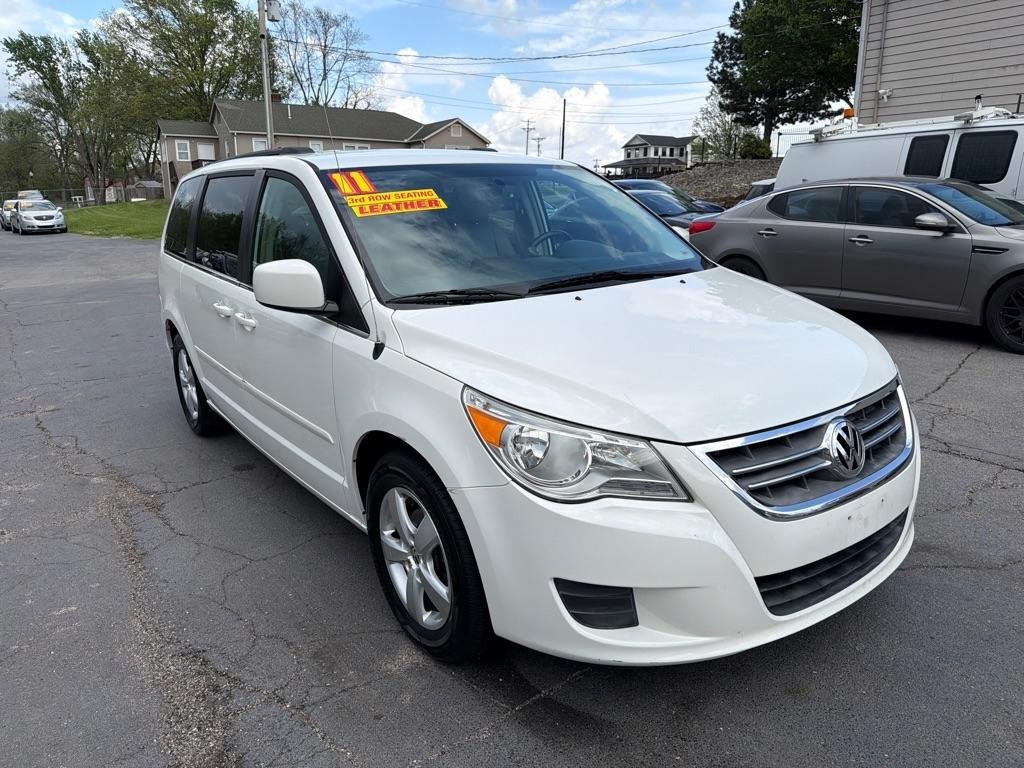 Volkswagen Routan SE 2011