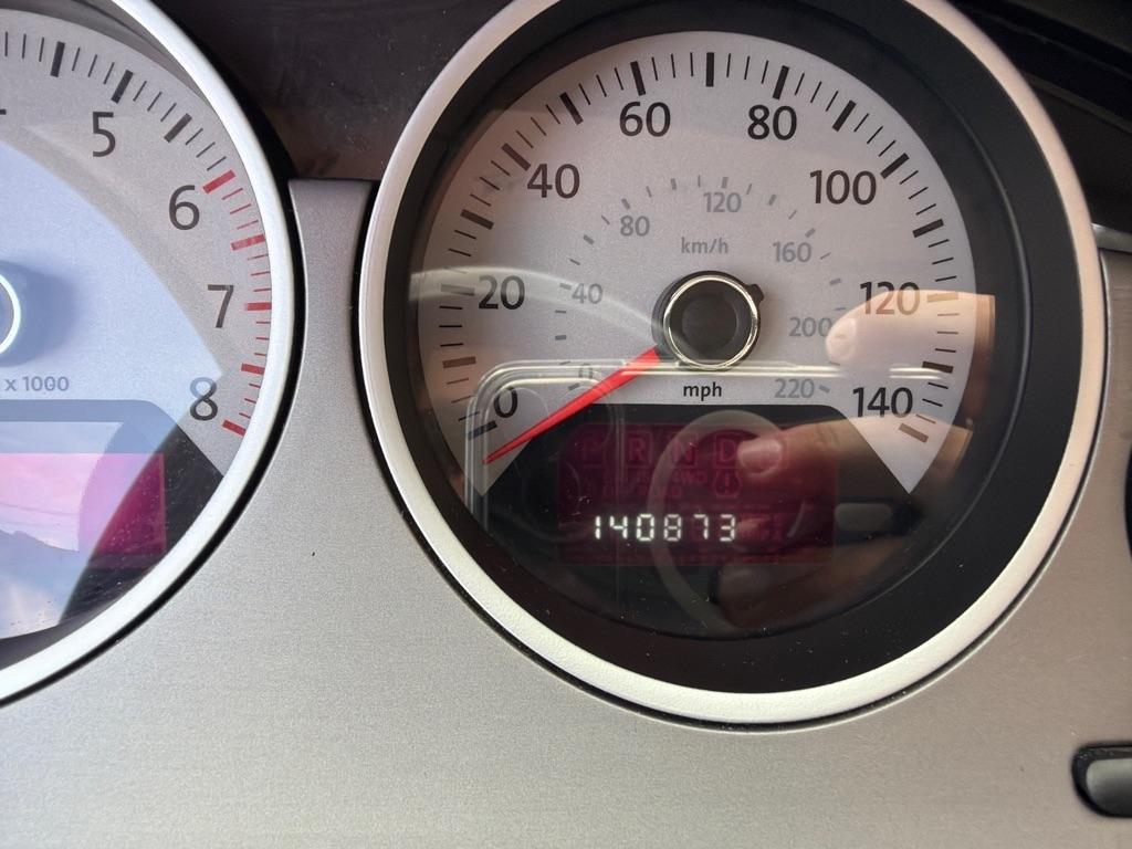 Volkswagen Routan SE 2011