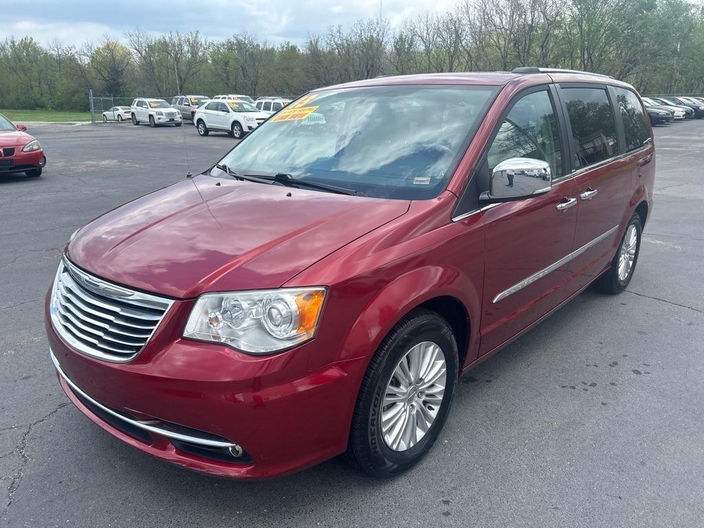 Chrysler Town & Country Limited 2013