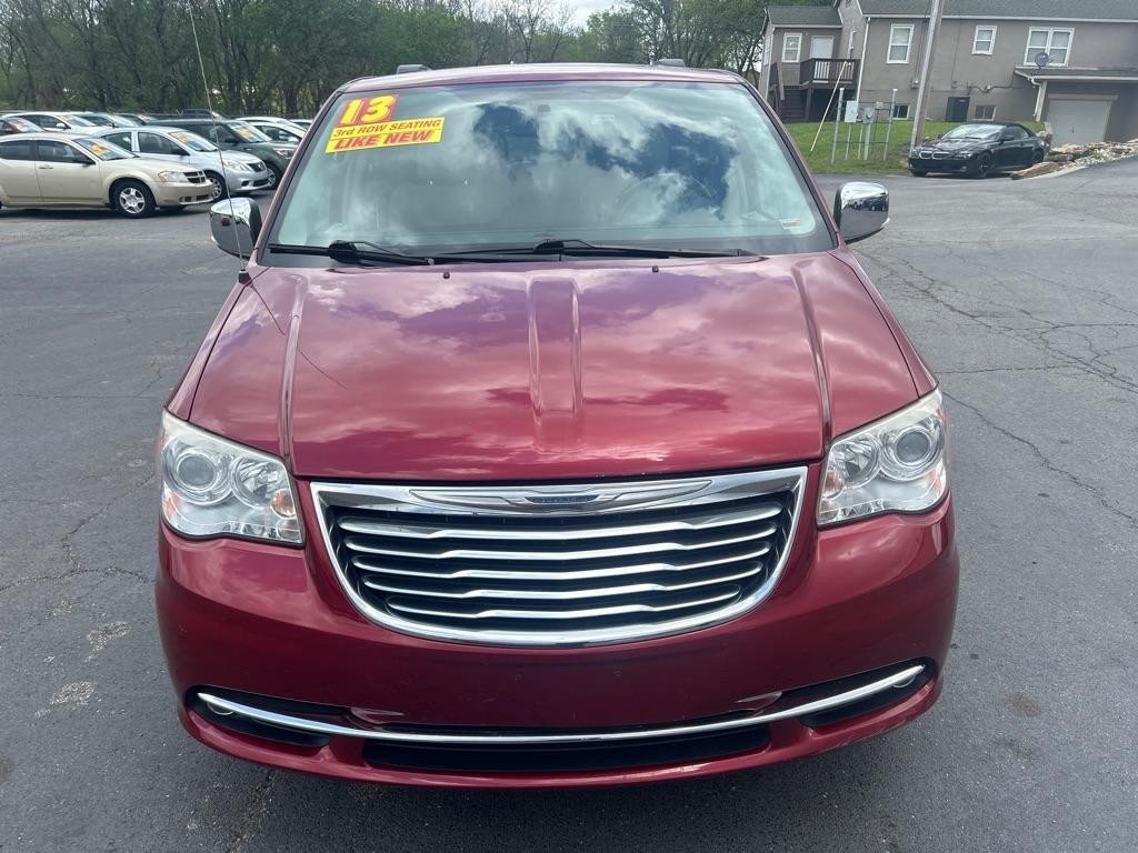 Chrysler Town & Country Limited 2013