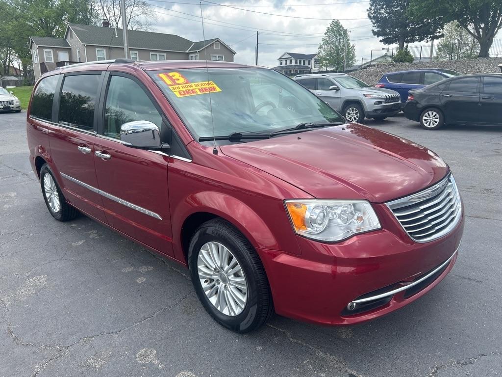 Chrysler Town & Country Limited 2013