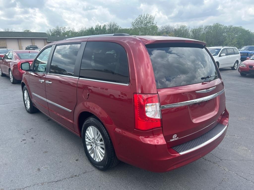 Chrysler Town & Country Limited 2013