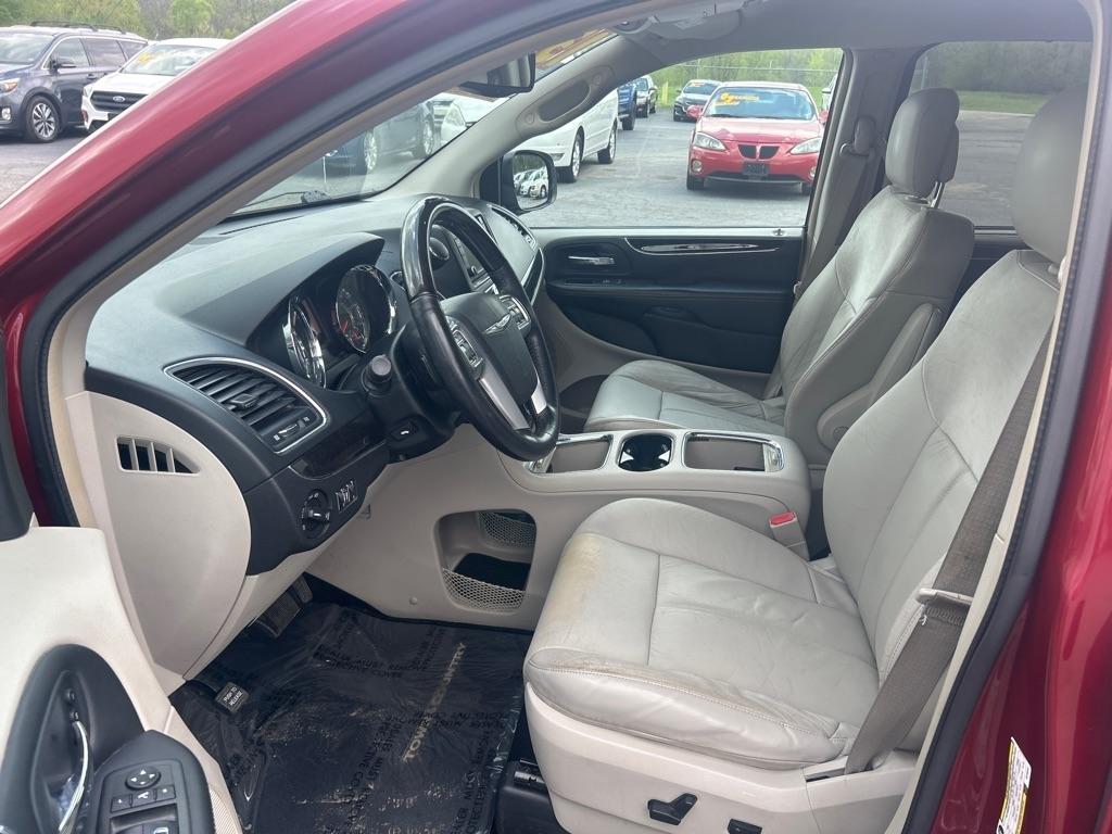 Chrysler Town & Country Limited 2013