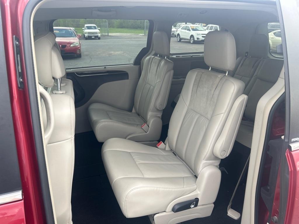 Chrysler Town & Country Limited 2013