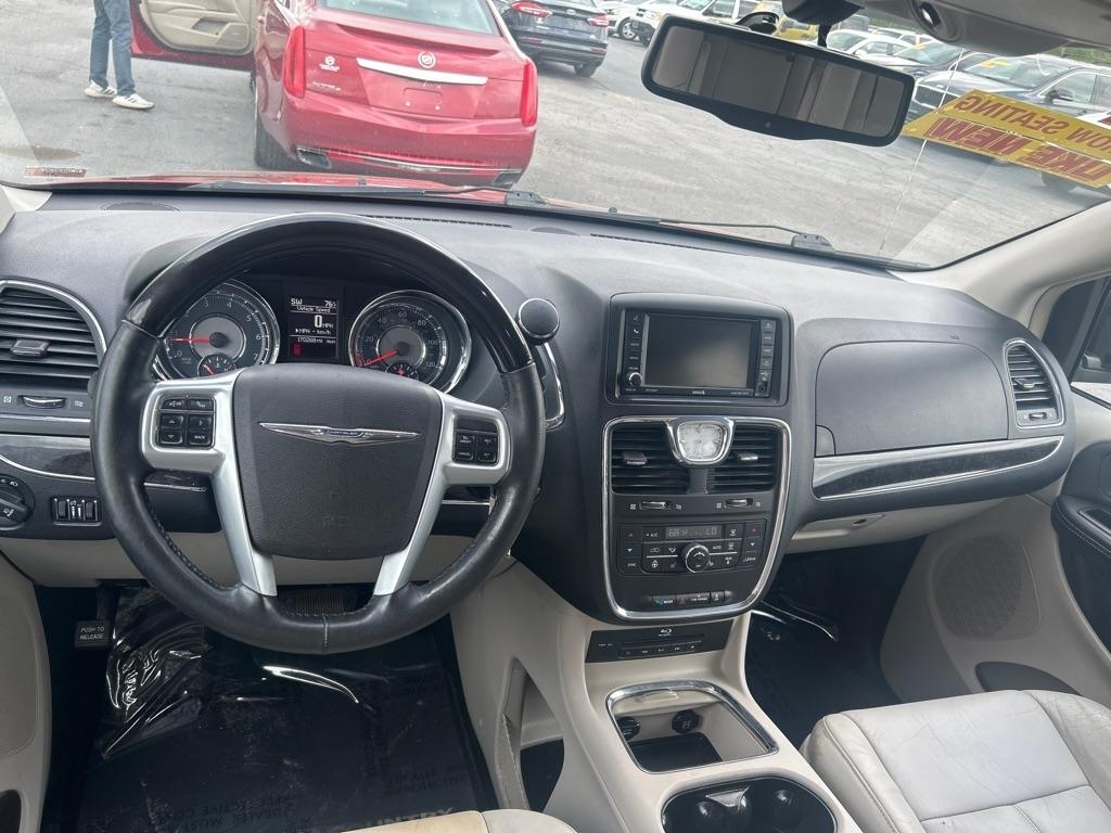 Chrysler Town & Country Limited 2013