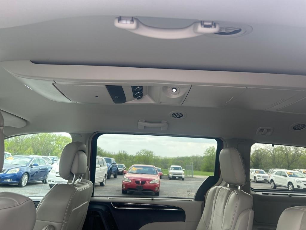 Chrysler Town & Country Limited 2013