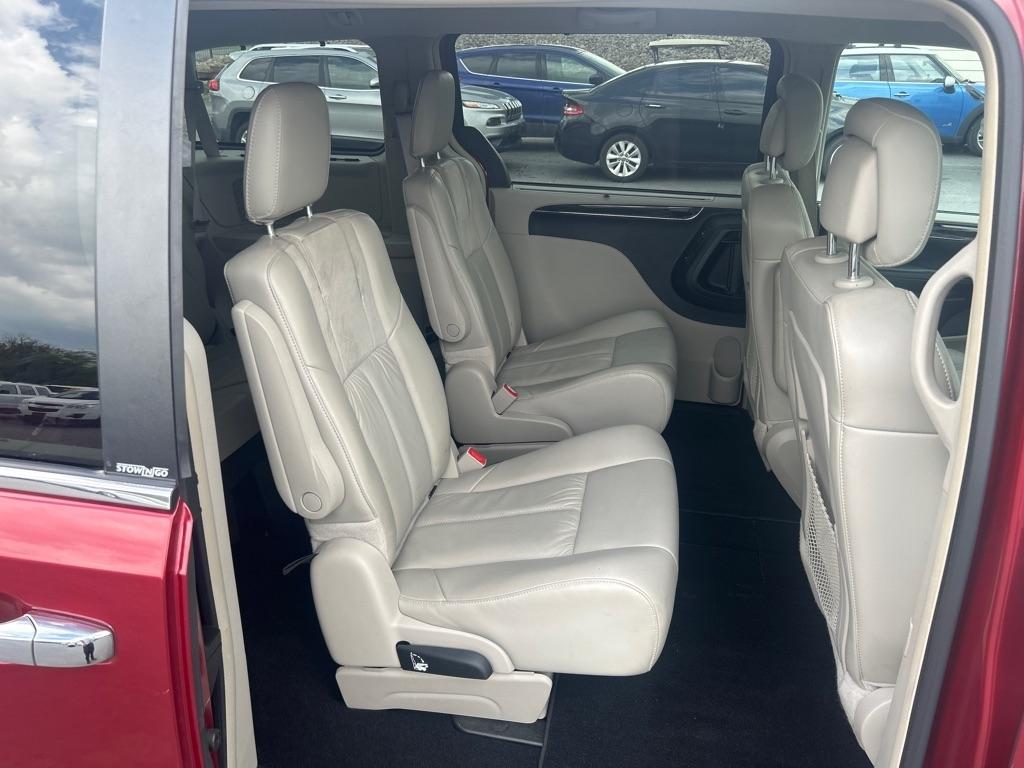 Chrysler Town & Country Limited 2013