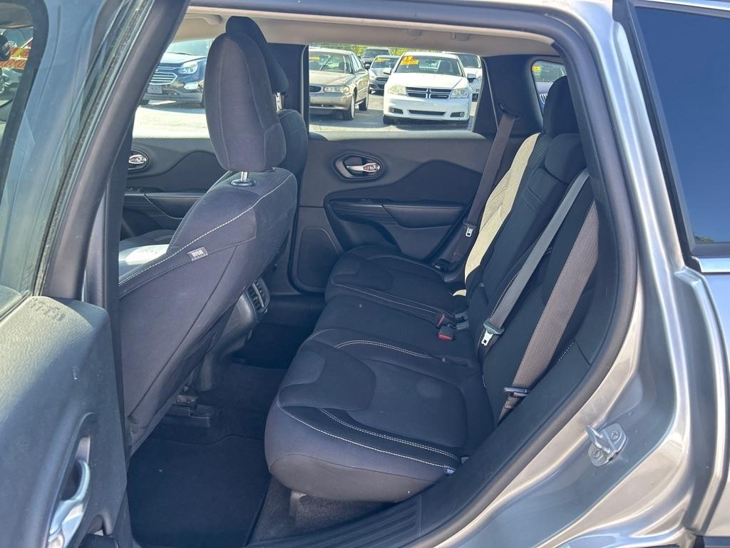 Jeep Cherokee Latitude FWD 2015