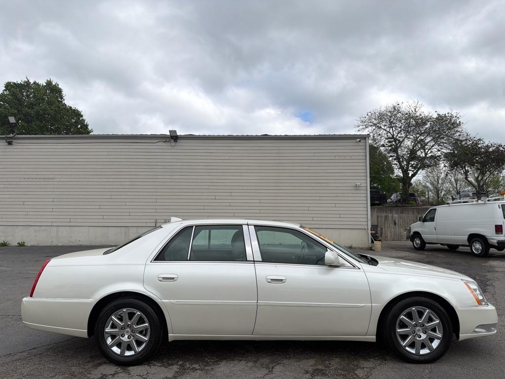 Cadillac DTS Premium w/ Navi 2011
