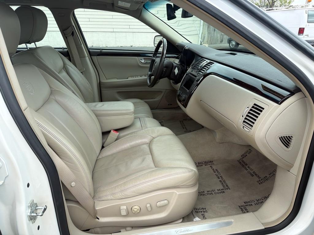 Cadillac DTS Premium w/ Navi 2011