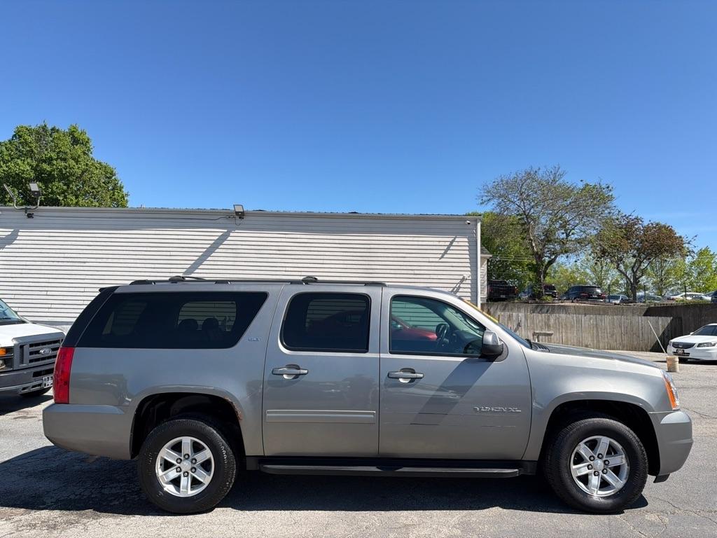 GMC Yukon XL SLT-1 1/2 Ton 4WD 2012