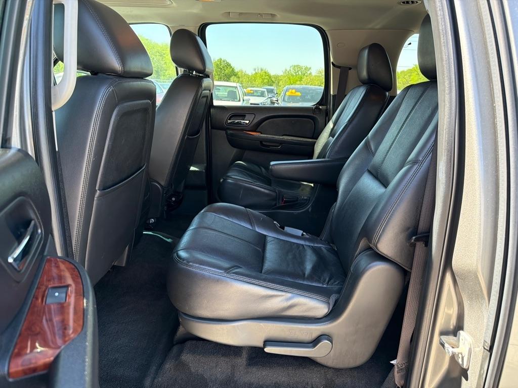 GMC Yukon XL SLT-1 1/2 Ton 4WD 2012