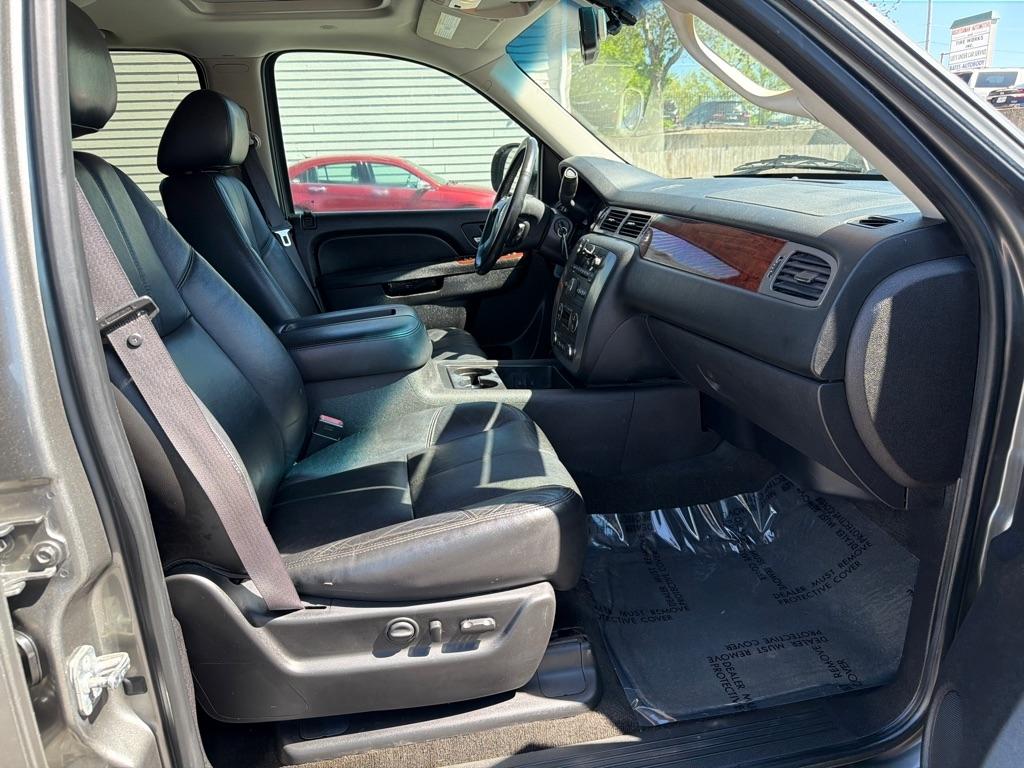 GMC Yukon XL SLT-1 1/2 Ton 4WD 2012