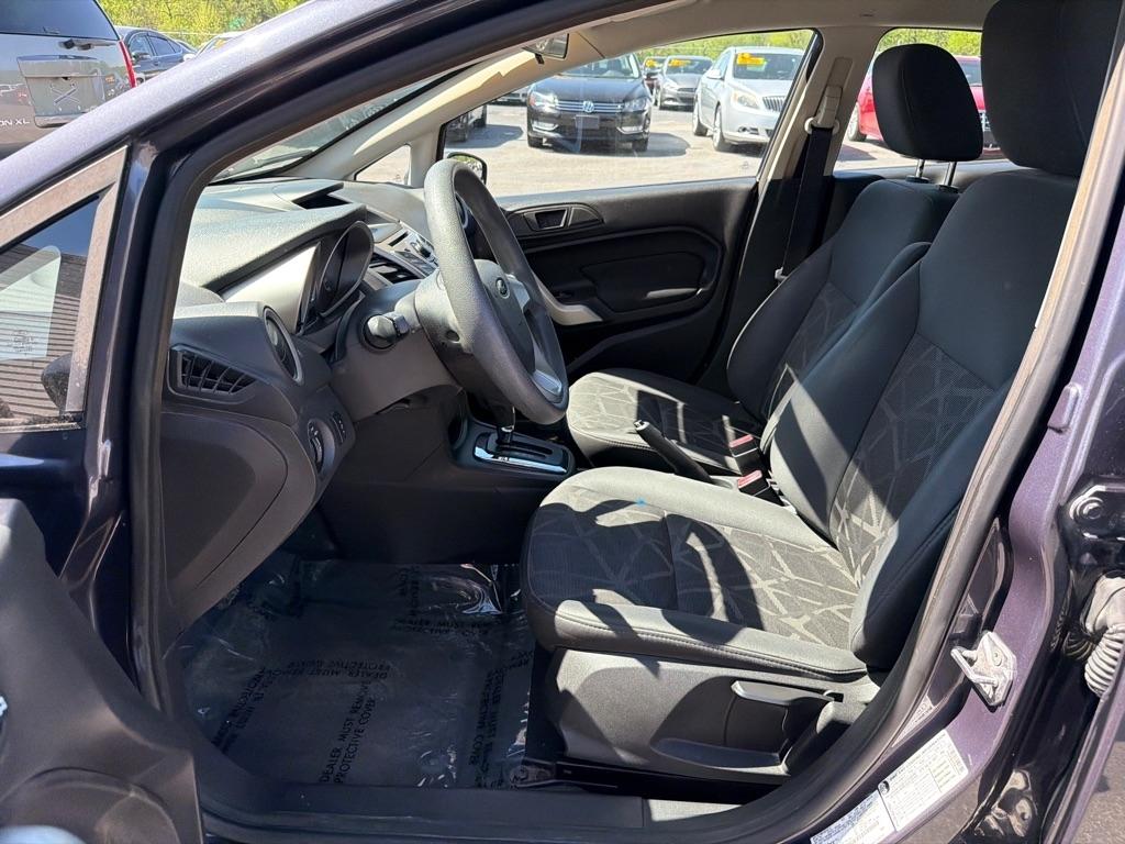 Ford Fiesta SE Sedan 2012