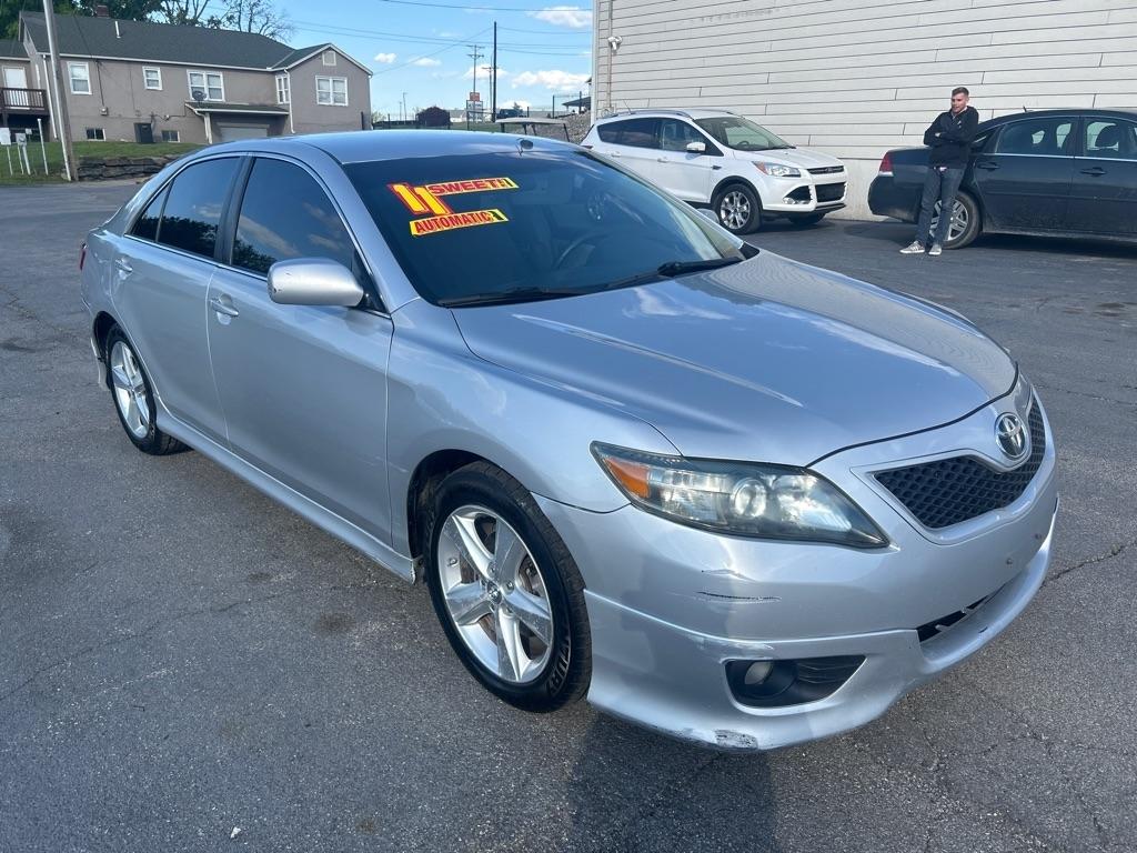 Toyota Camry SE 6-Spd MT 2011