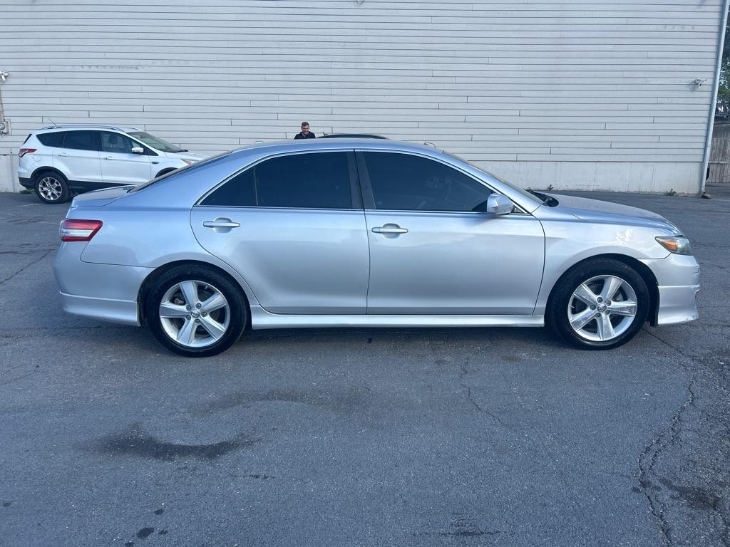 Toyota Camry SE 6-Spd MT 2011