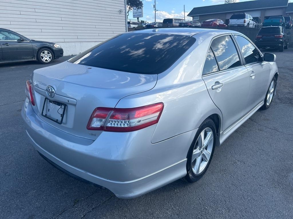 Toyota Camry SE 6-Spd MT 2011