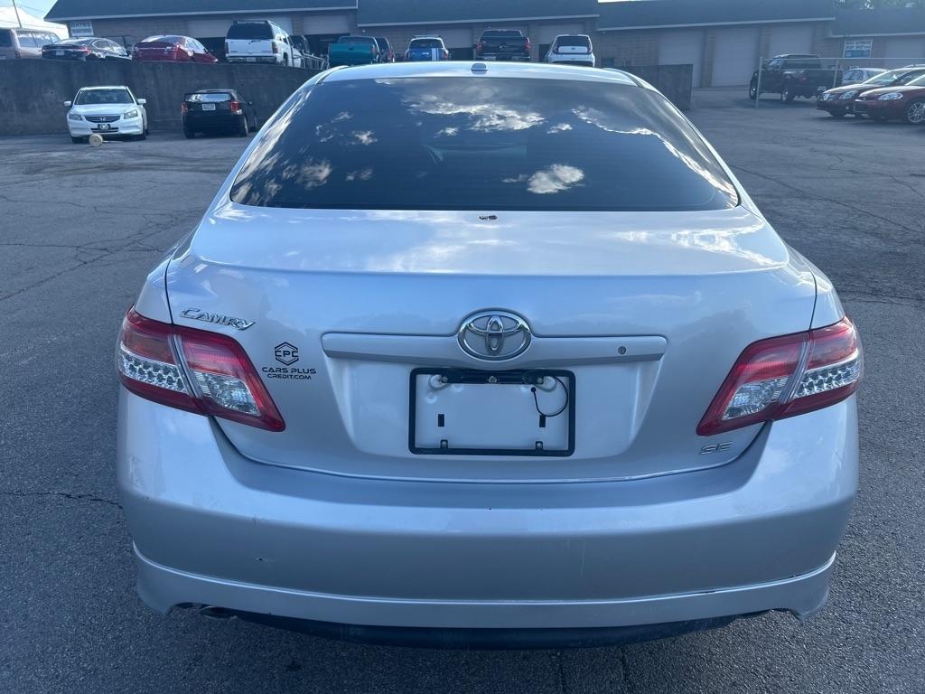 Toyota Camry SE 6-Spd MT 2011