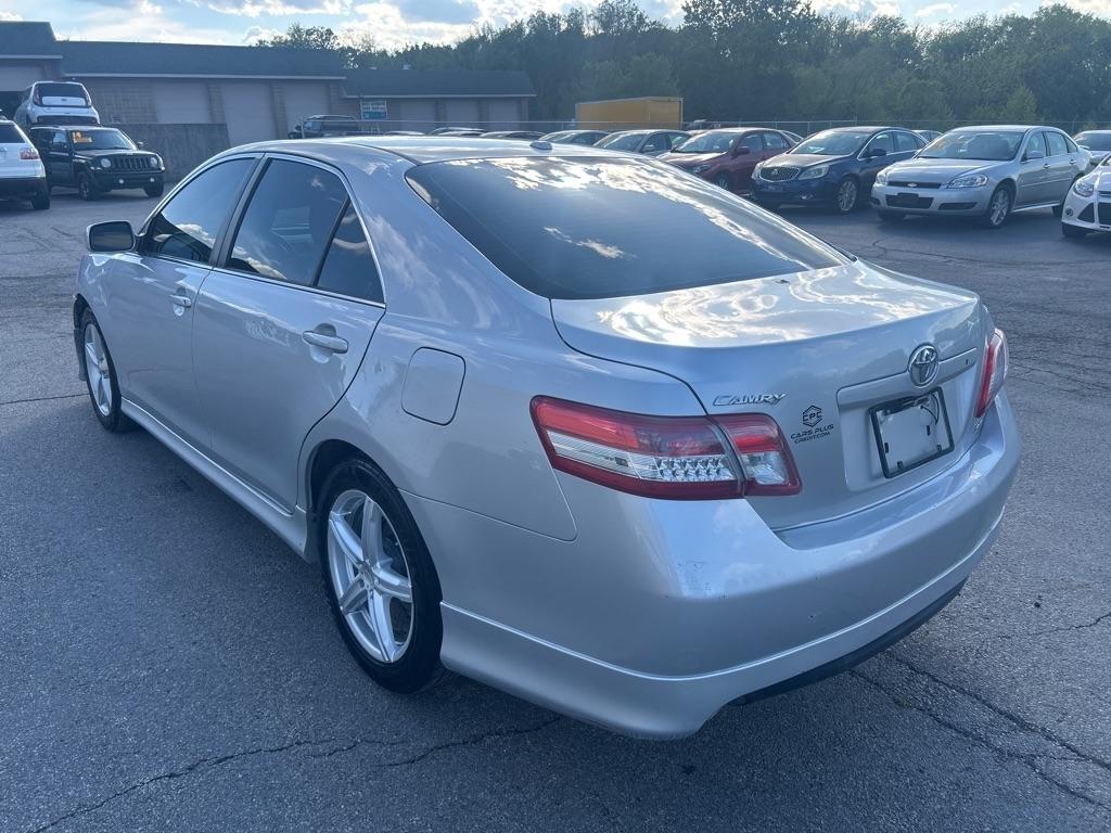 Toyota Camry SE 6-Spd MT 2011