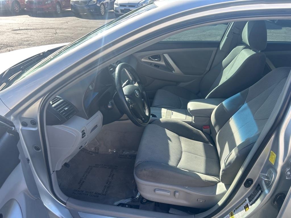 Toyota Camry SE 6-Spd MT 2011