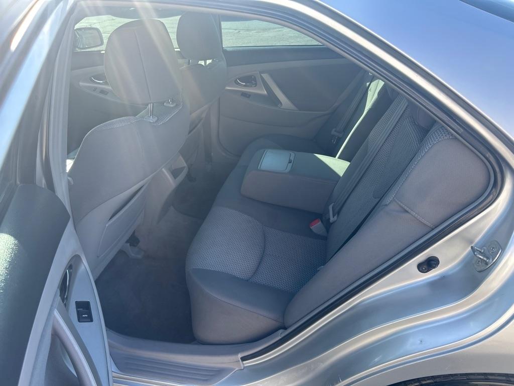 Toyota Camry SE 6-Spd MT 2011