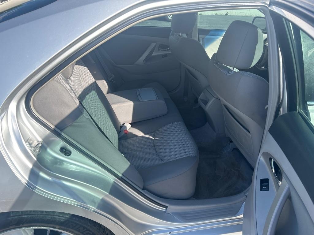 Toyota Camry SE 6-Spd MT 2011