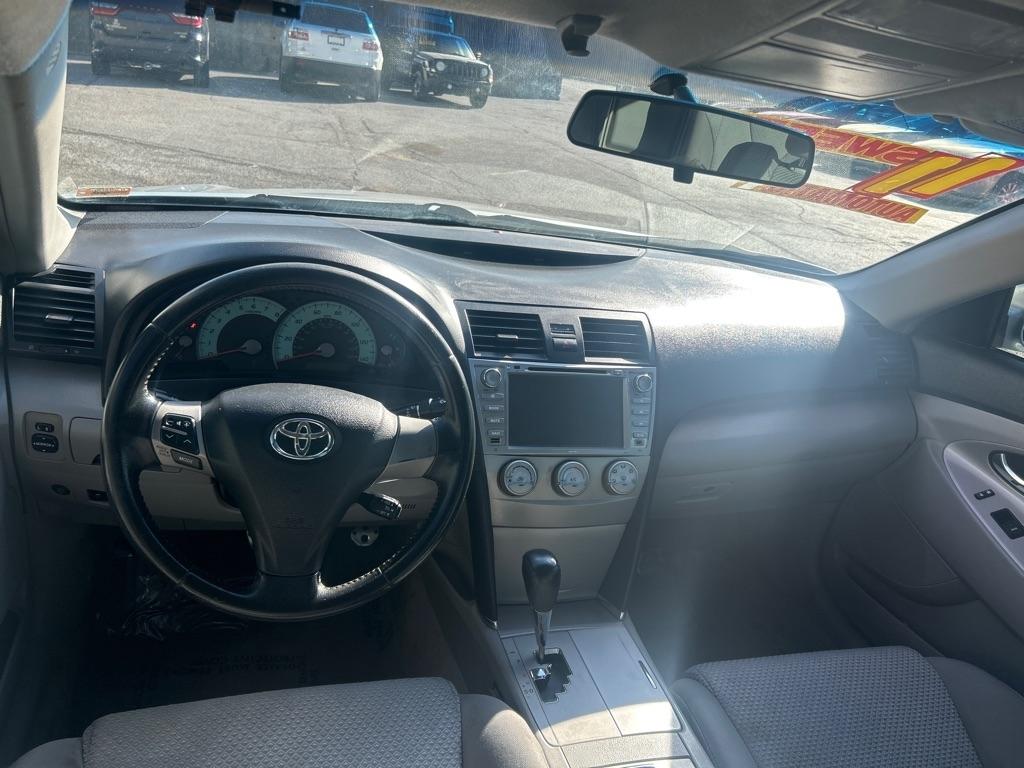 Toyota Camry SE 6-Spd MT 2011