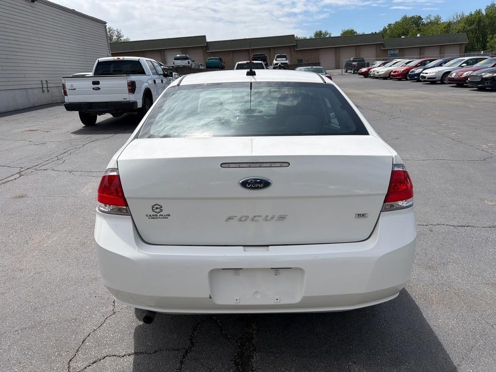 Ford Focus SE Sedan 2011