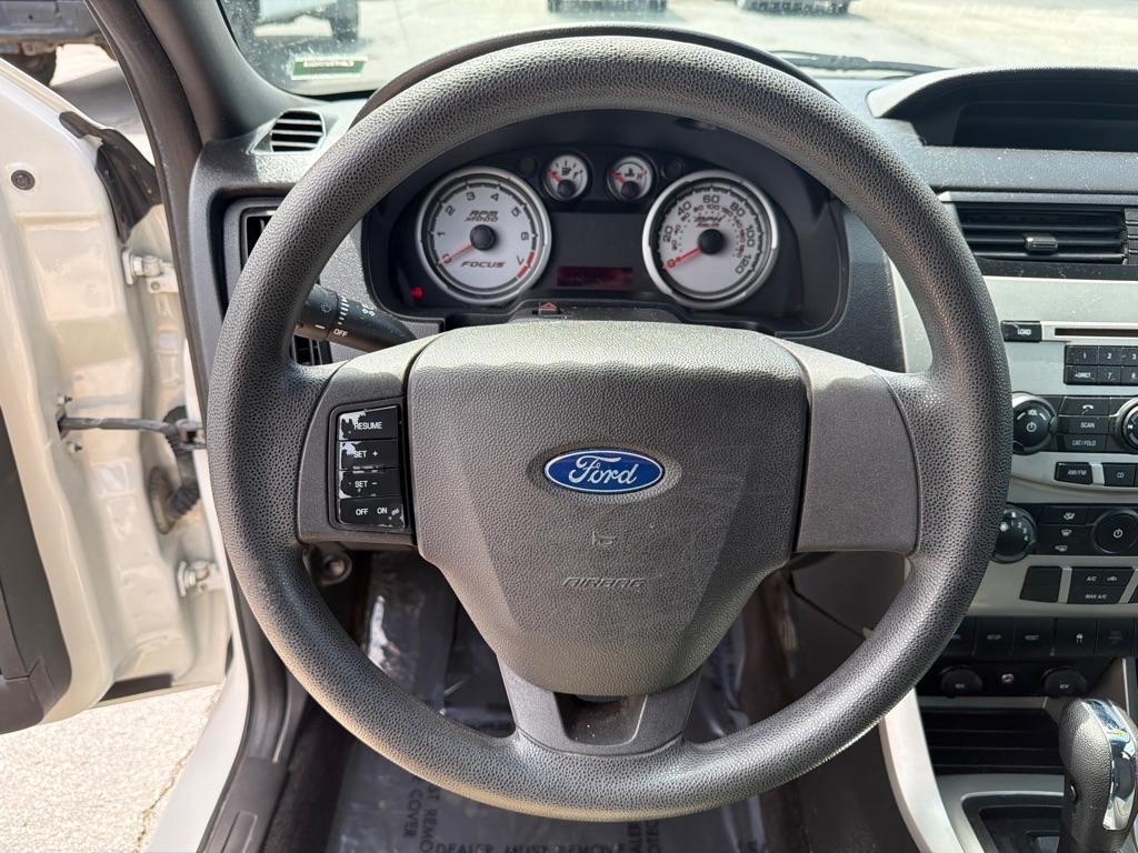 Ford Focus SE Sedan 2011