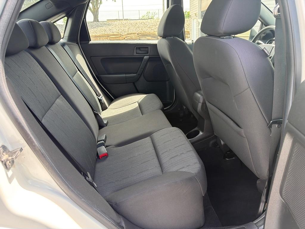 Ford Focus SE Sedan 2011
