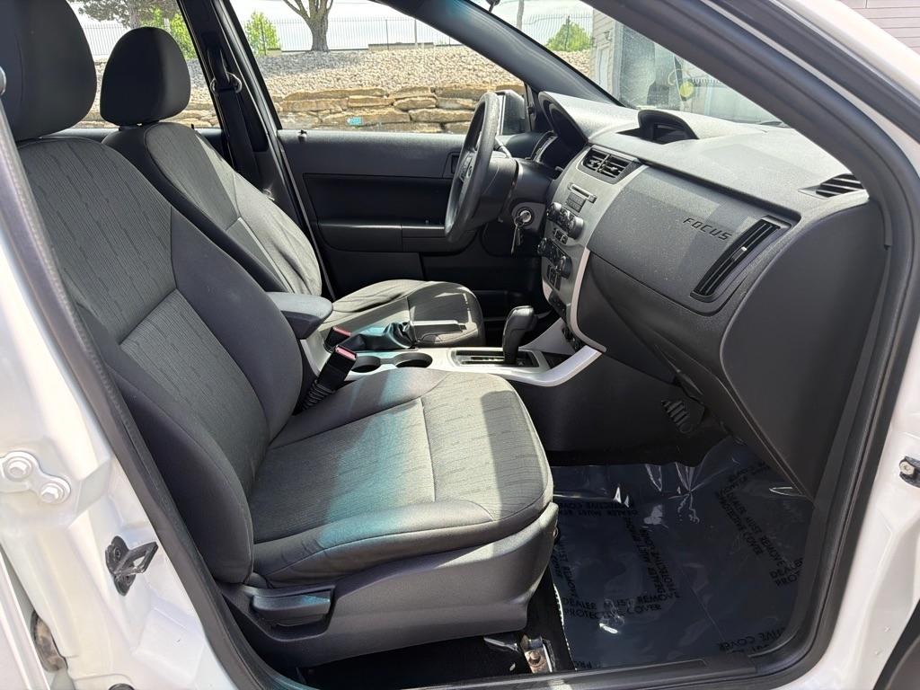 Ford Focus SE Sedan 2011
