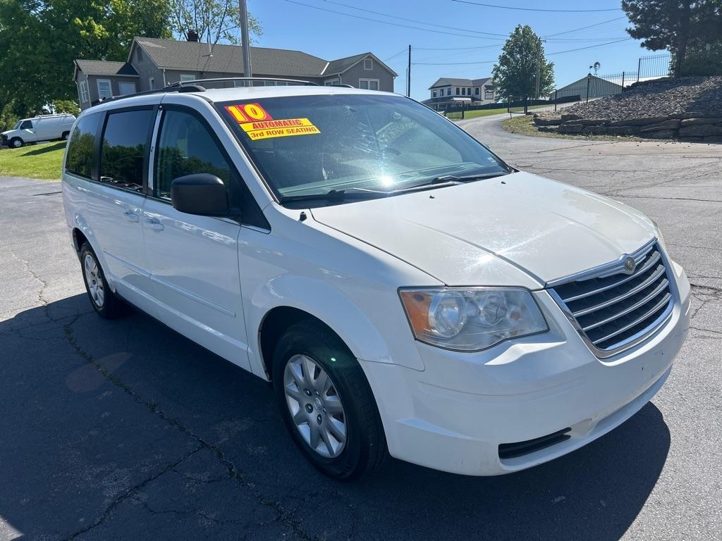 Chrysler Town & Country LX 2010
