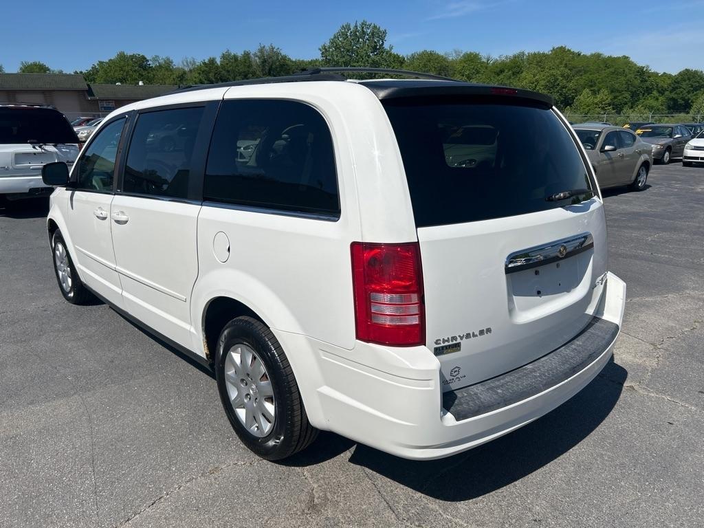 Chrysler Town & Country LX 2010