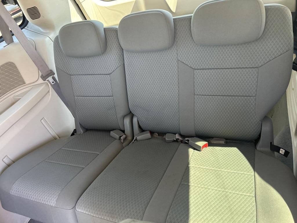 Chrysler Town & Country LX 2010