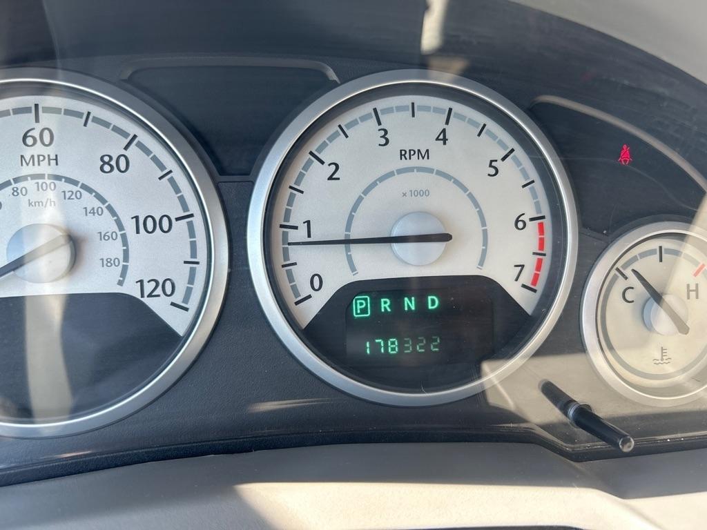 Chrysler Town & Country LX 2010