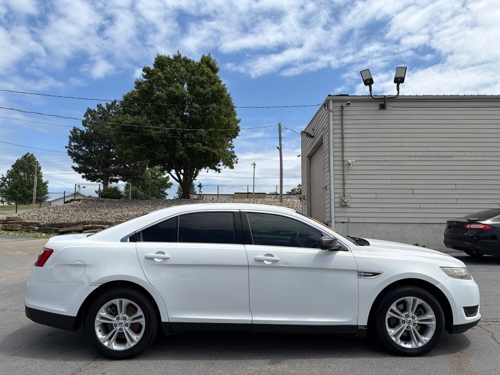 Ford Taurus SE FWD 2018