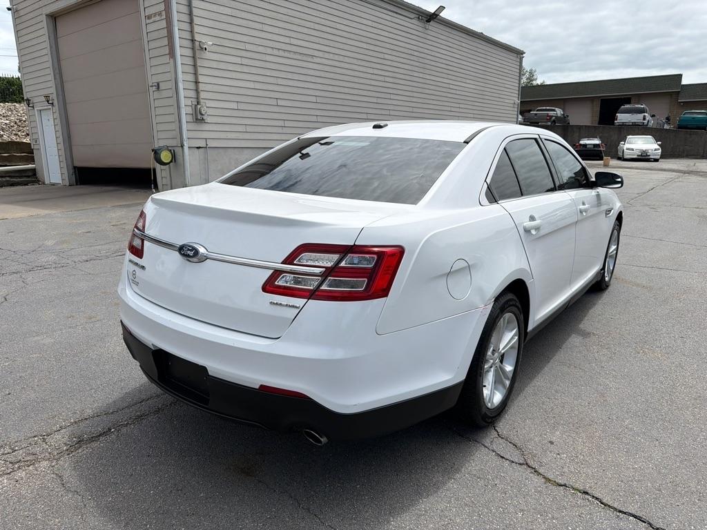 Ford Taurus SE FWD 2018